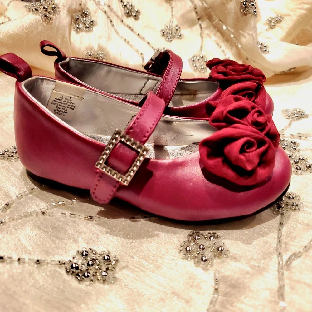 FAO baby burgandy dress shoes with floral embellishments Size 6